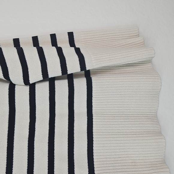 GAP Striped Black & Cream Knit Sweater XS - Picture 6 of 16